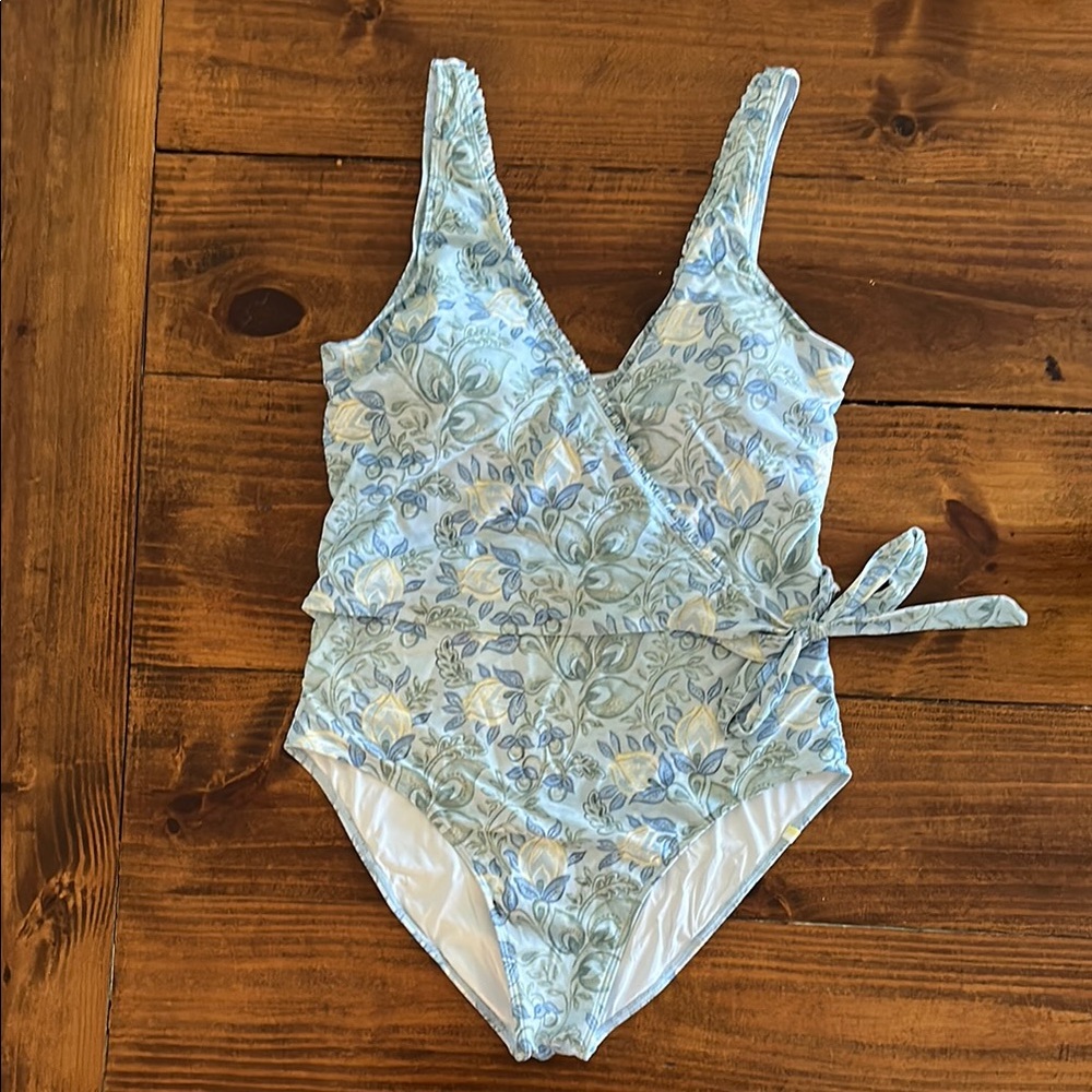 NWOT Summersalt x Markarian Limited Edition  Perfect Wrap - size 18